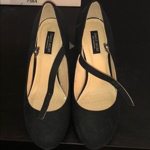 Block closed toed heels